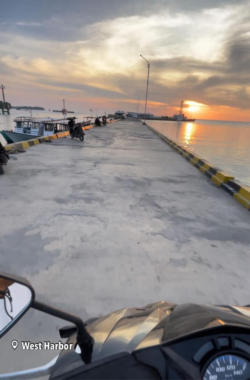 Loyal Friend Hostel Karimunjawa Luaran gambar