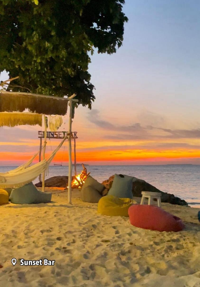 Loyal Friend Hostel Karimunjawa Luaran gambar