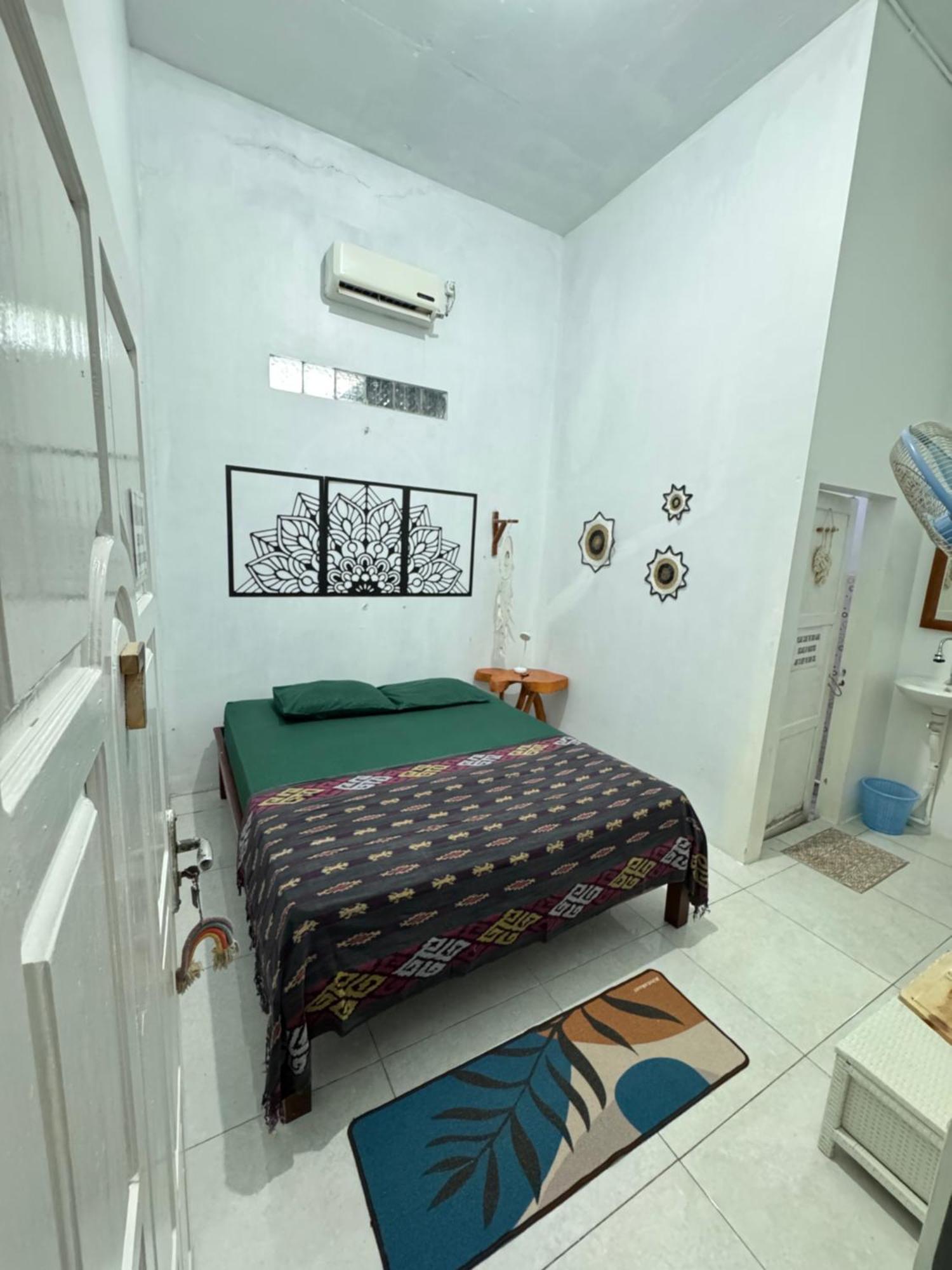 Loyal Friend Hostel Karimunjawa Luaran gambar