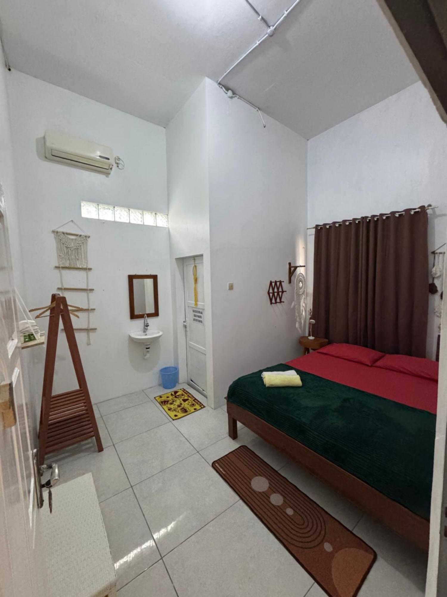 Loyal Friend Hostel Karimunjawa Luaran gambar