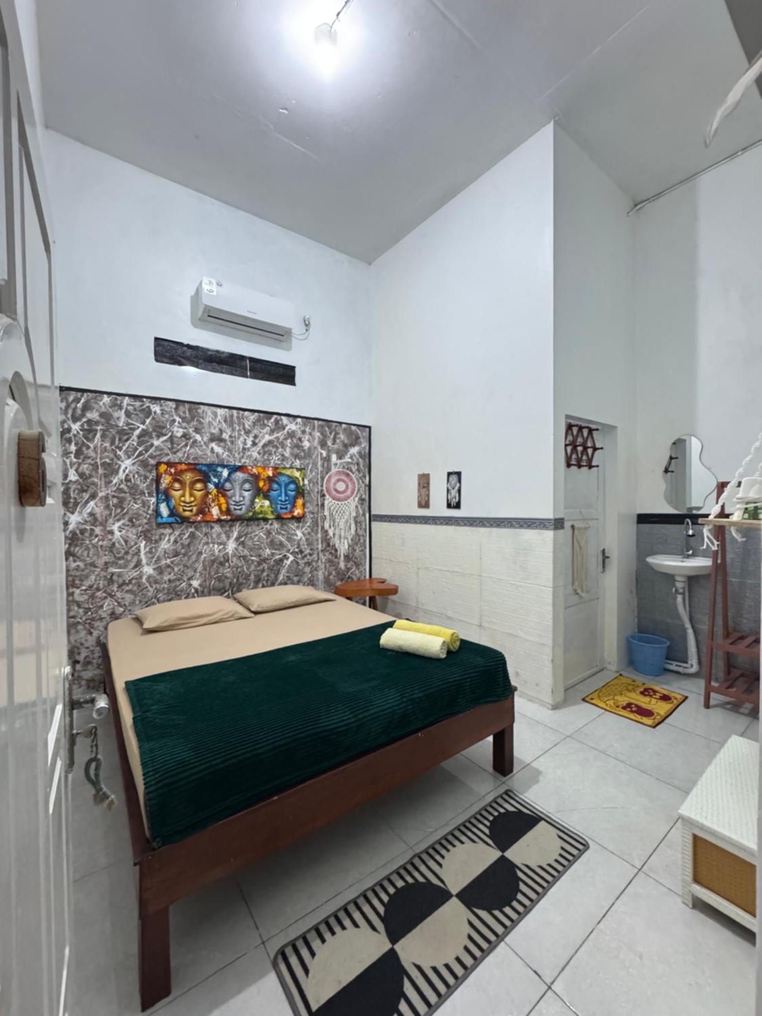 Loyal Friend Hostel Karimunjawa Luaran gambar